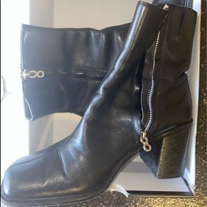 GENTLY USED TOMMY HILFIGER CUTE BLACK BOOTIES!!